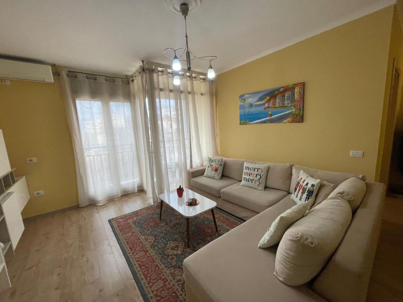 Ergi'S Host Apartment Tirana Eksteriør billede